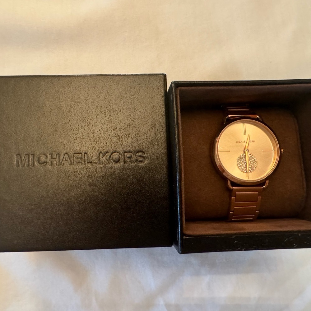Michael Kors Woman’s Watch - Picture 3 of 4